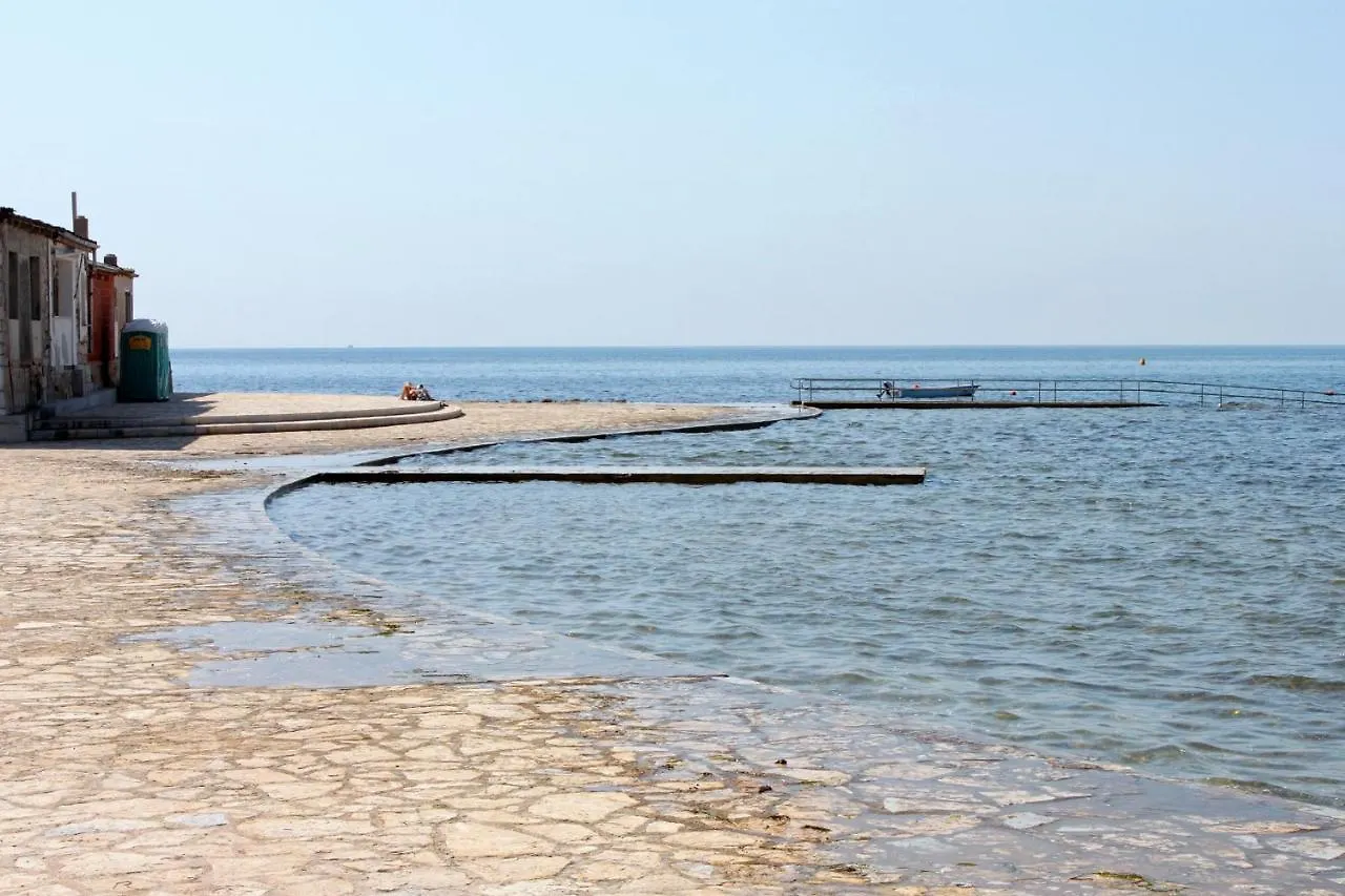 Apartments With A Parking Space Umag - 7126 קרואטיה